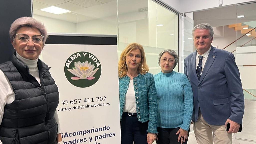 Fca. Rosa, Paola Laynez, Belén Ávila y Juan de la Cruz Belmonte, en el Espacio Alma. (Imagen de La Voz de Almería)